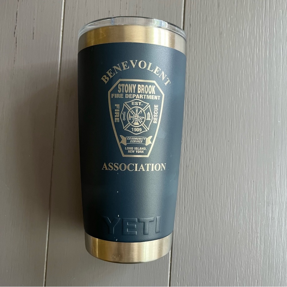 Yeti Rambler Tumbler Navy Blue 20 oz
